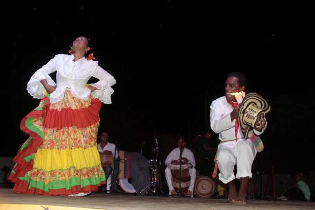Magnora Payares y Jaime Gómez, ganadores del Primer lugar en Pareja Ganadora de Cumbia en la categoría profesional. CORTESÍA