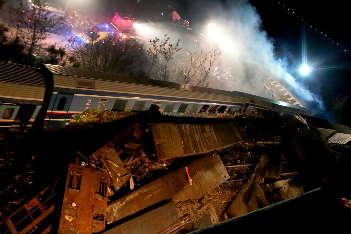 En total, unas 130 personas resultaron heridas, mientras continúa la búsqueda de pasajeros entre los restos de los trenes.