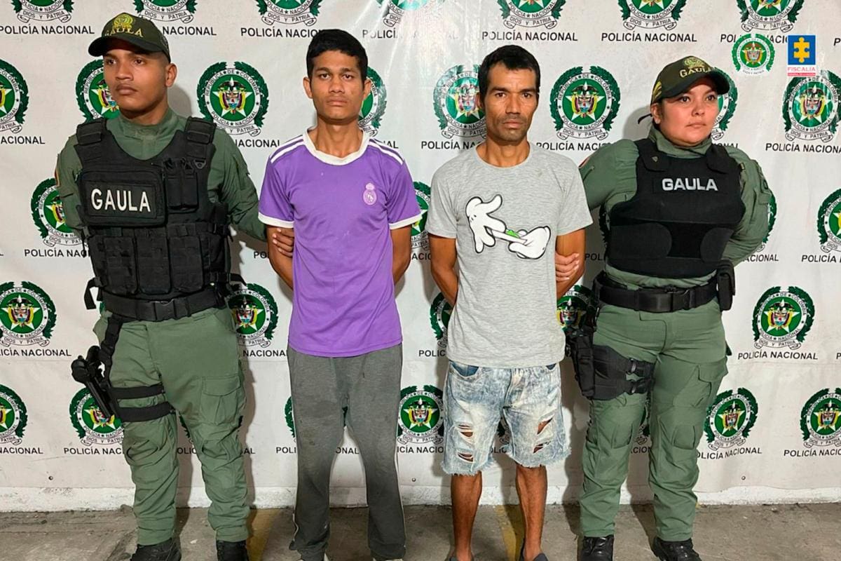 ¡En flagrancia! Capturan a 2 hombres recibiendo dinero de extorsión