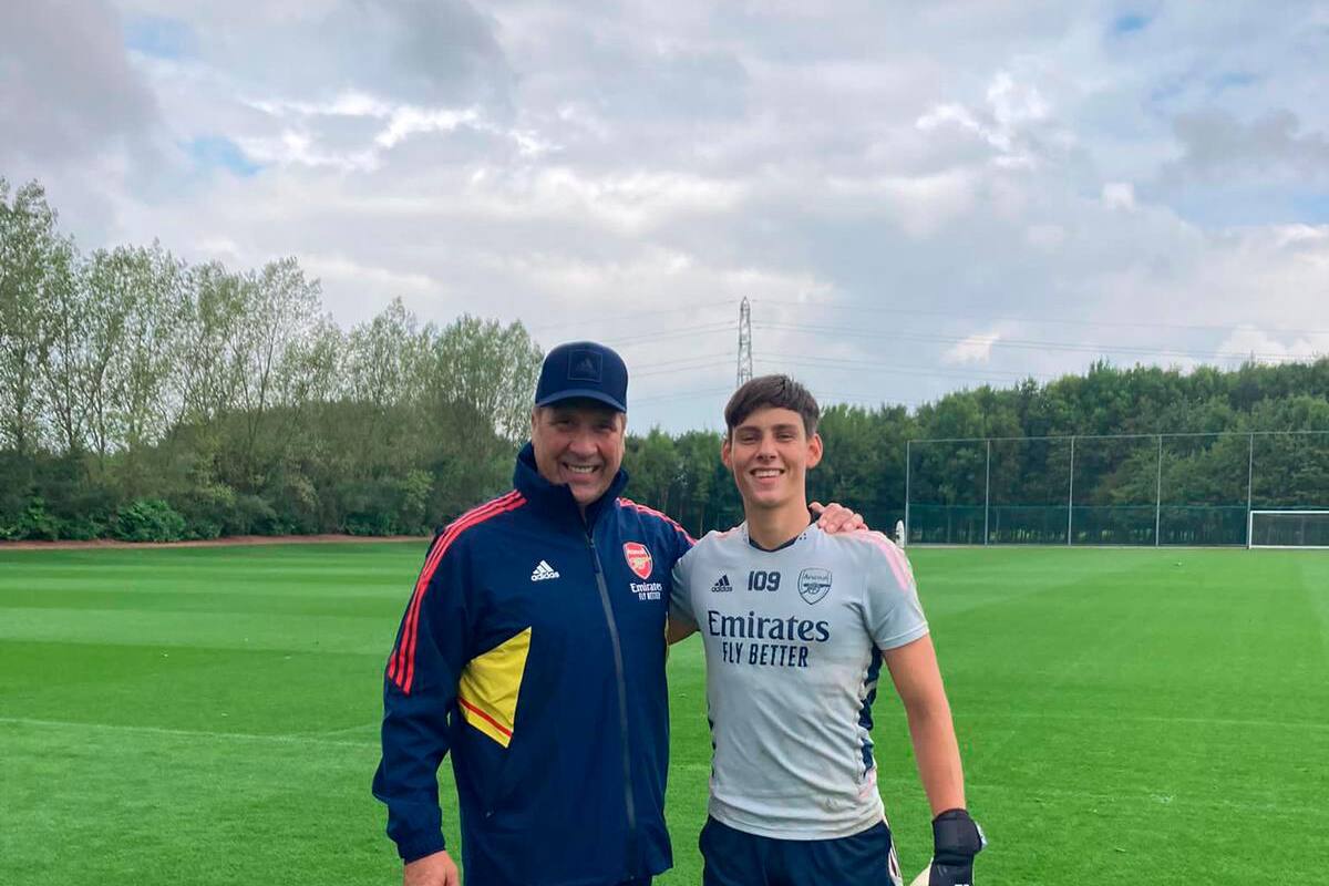 Este es el arquero colombiano que ya entrena con el Arsenal inglés