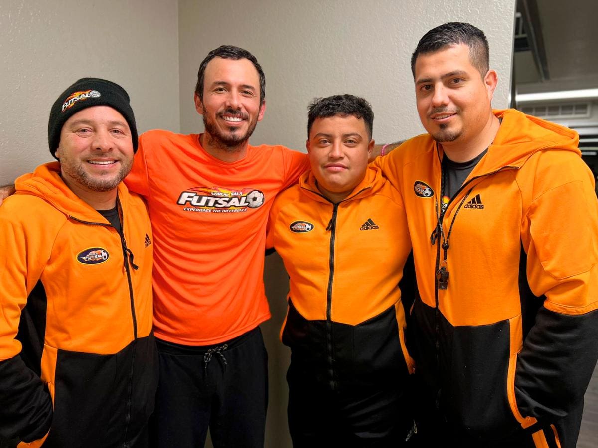 En el fútbol salsa ha encontrado otra familia de apoyo incondicional en EE. UU. Aquí, de izquierda a derecha, Alex del Valle, Sergio Vega, Juan Trejos y el colombiano Felipe González.