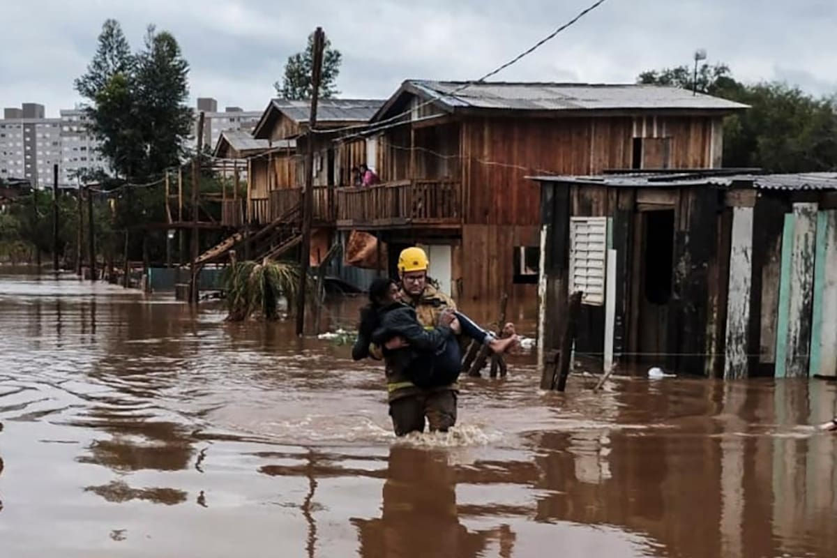 Van 22 muertos por el paso de un ciclón en el sur de Brasil