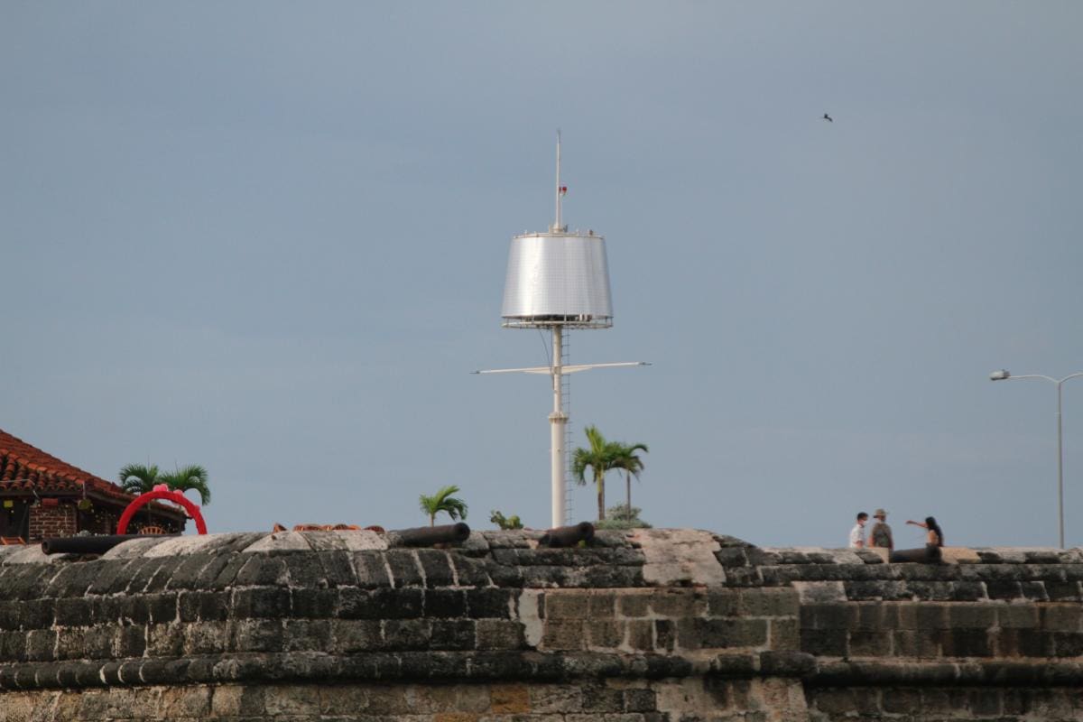 Tras instalación de panel a antena en la Santander, Alcaldía suspende obras