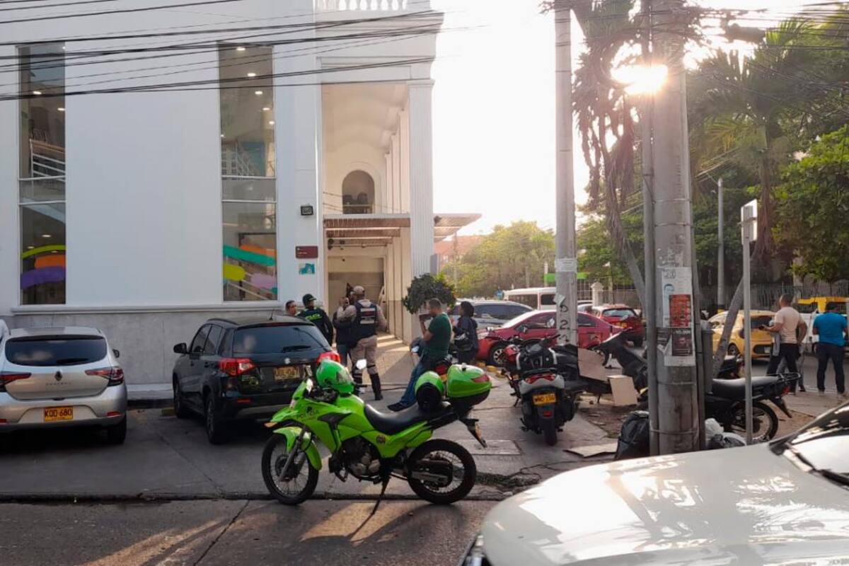 Fleteo en Manga: sale del banco y un sujeto armado le roba bolso con dinero