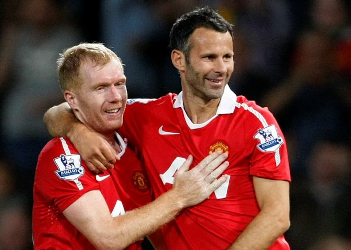 Ryan Giggs dirigirá a Manchester por lo que resta de temporada, al lado de Paul Scholes, Nicky Butt y Phil Neville. AP Tim Hales