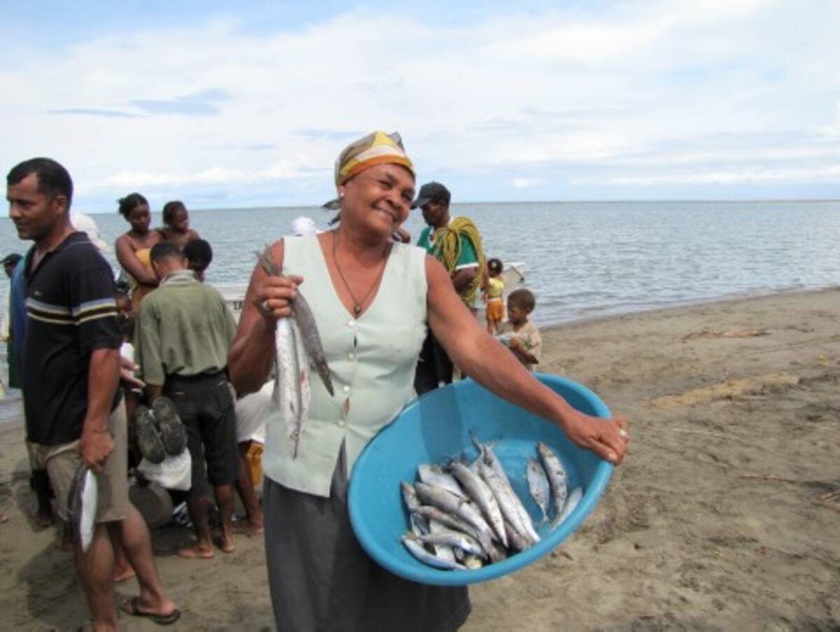 Todos se llevaron un pescado para su casa.