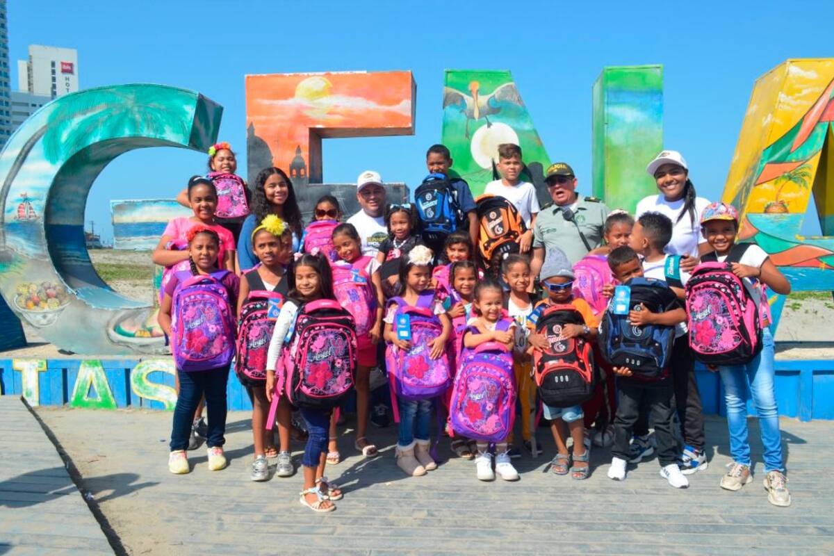 ‘Súbete al bus’, la iniciativa de la Policía Nacional que hace felices a cientos de niños