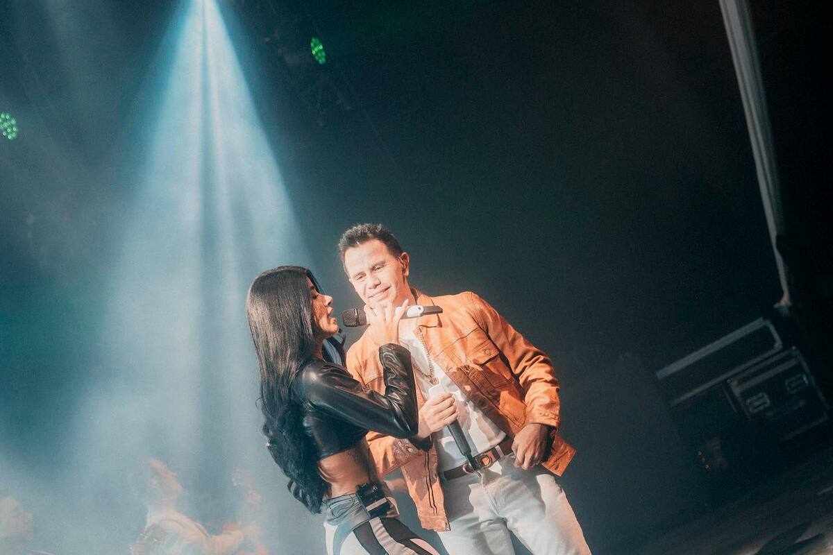“No hay química”: critican video del beso entre Jhonny Rivera y su novia