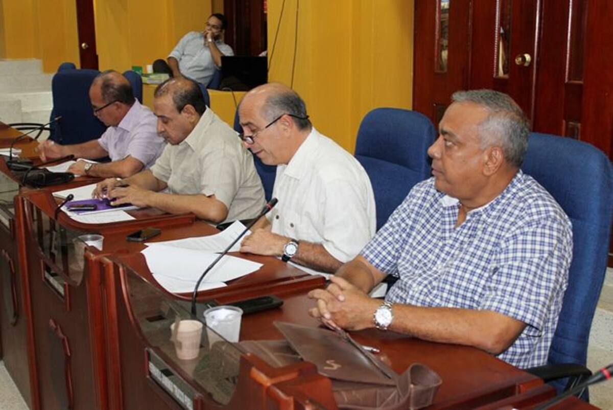 El alcalde Dionisio Vélez, recibió la aprobación del Concejo para crear la sociedad que construya la nueva plaza de mercado Cortesía.