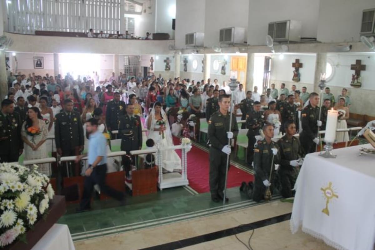 La ceremonia busca crear lazos de amor entre los uniformados y su familia. CORTESÍA