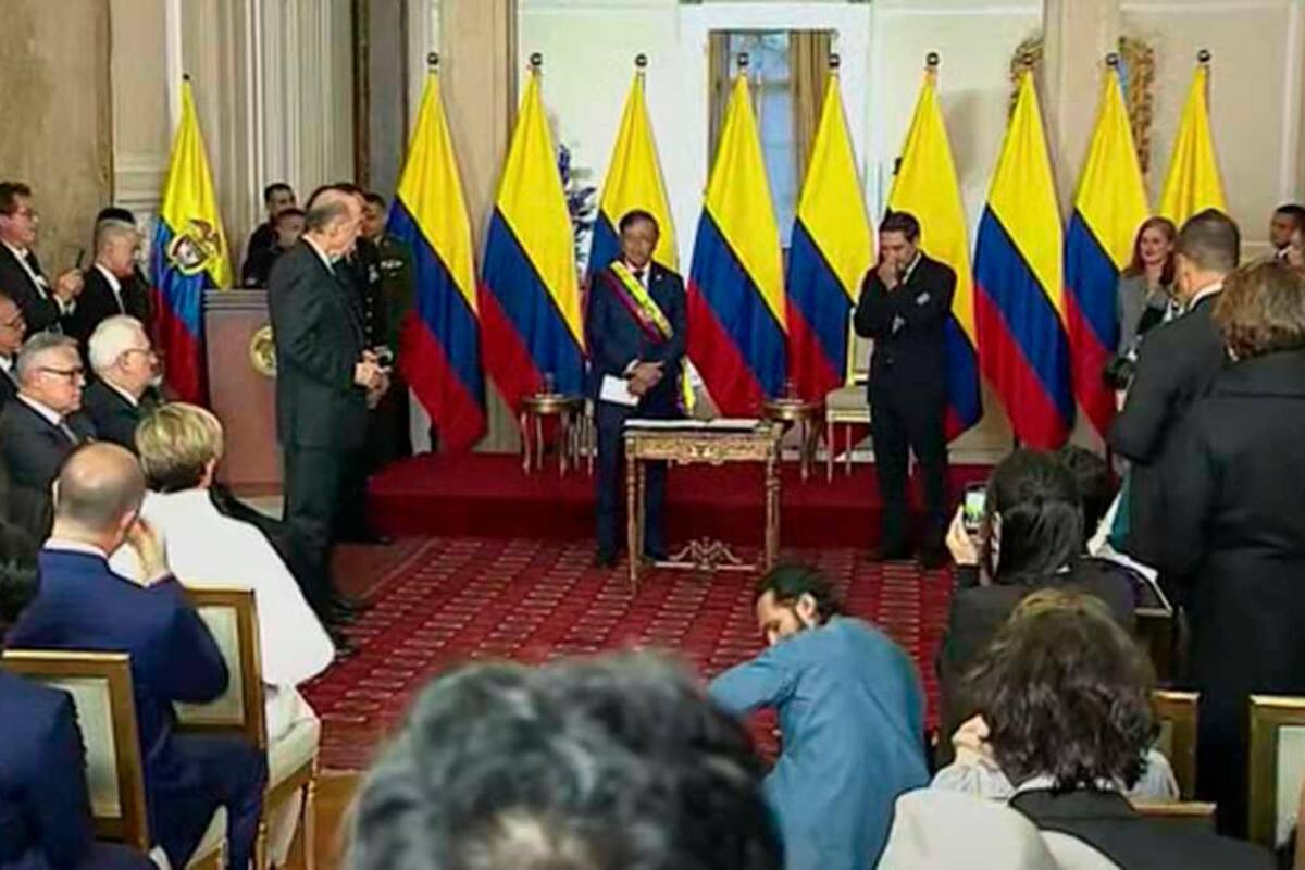 “Nosotros no podemos fallar”: Petro en la posesión de ministros