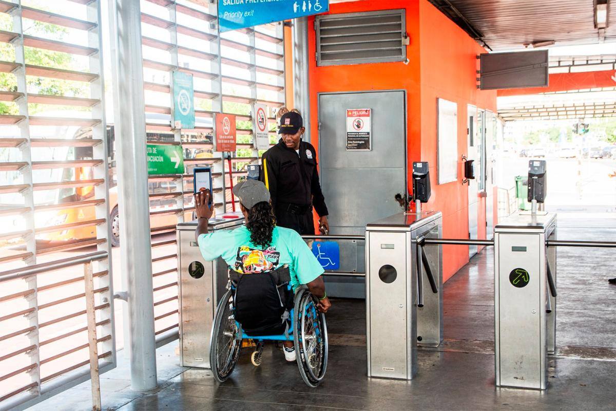 Transcaribe invita a personas con movilidad reducida a personalizar tarjetas