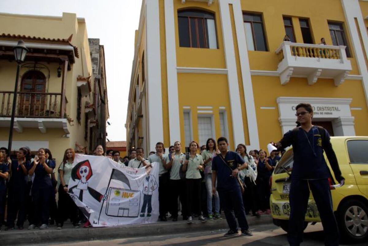 Los estudiantes de la Universidad de Cartagena están decididos a no quedarse de brazos cruzados ante la grave situación del HUC. LORENA HENRÍQUEZ - EL UNIVERSAL