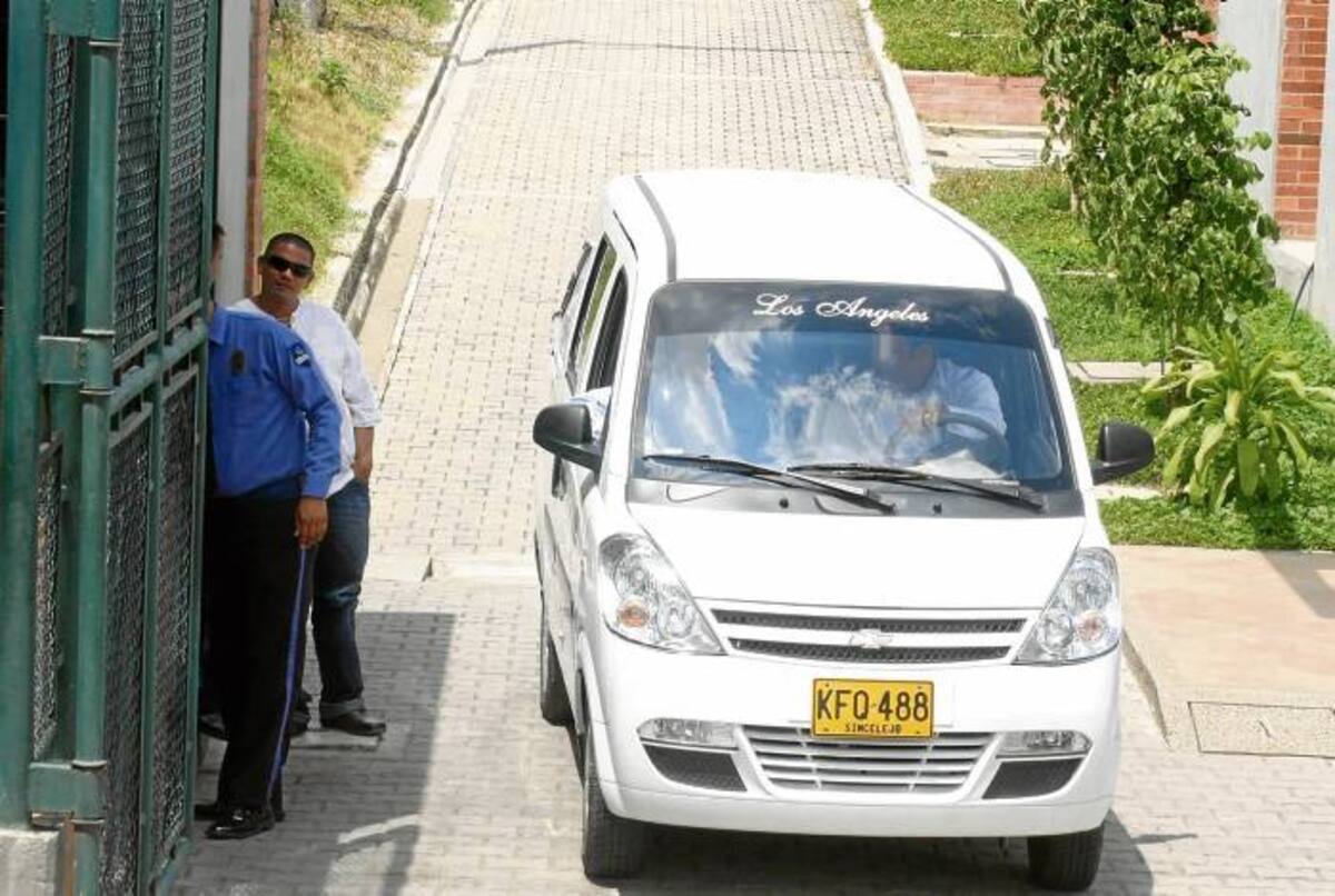 Familiares de Gustavo Hernán recibieron su cuerpo en horas de la mañana de ayer en Medicina Legal de Sincelejo.