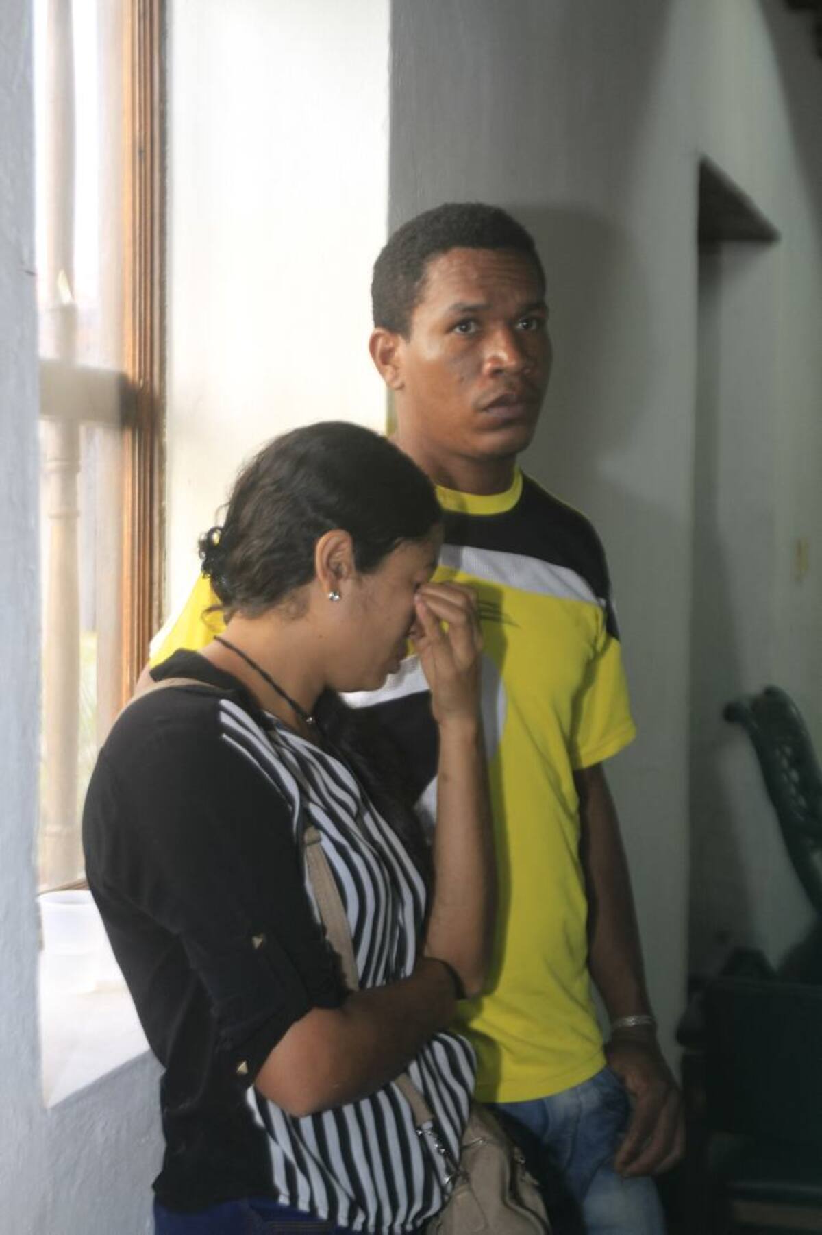 Mireinis Zafra Vega y Reynaldo Valdez Altamar sufren la pérdida de su hijo, Santiago David. JULIO CASTAÑO