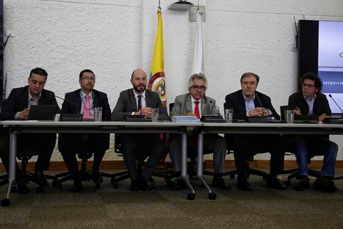 En la hemeroteca de la Universidad Nacional, fue presentado el censo socioeconómico de las FARC. Colprensa.
