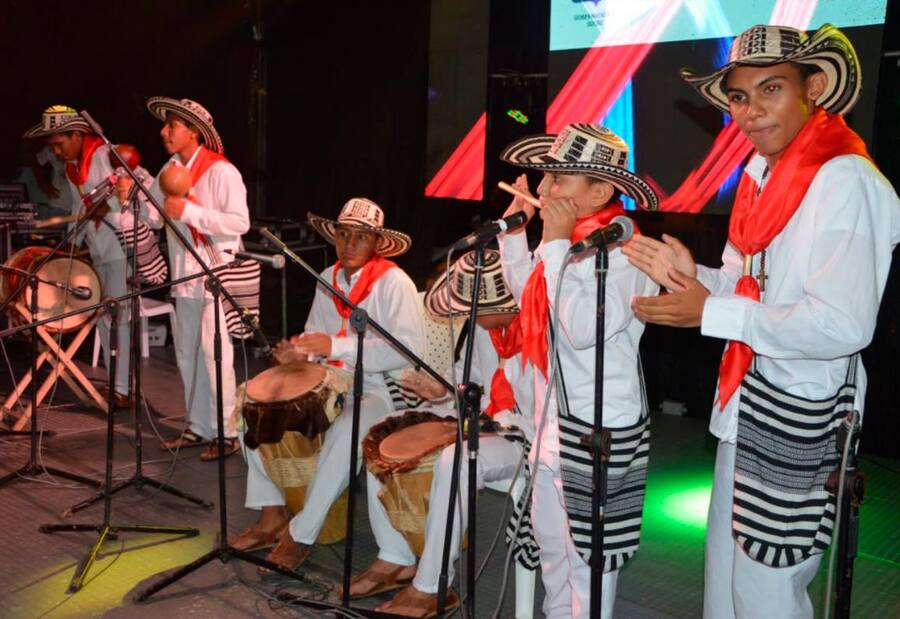 Los niños fueron los encargados de iniciar el XXXI Festival Nacional del Pito Atravesao