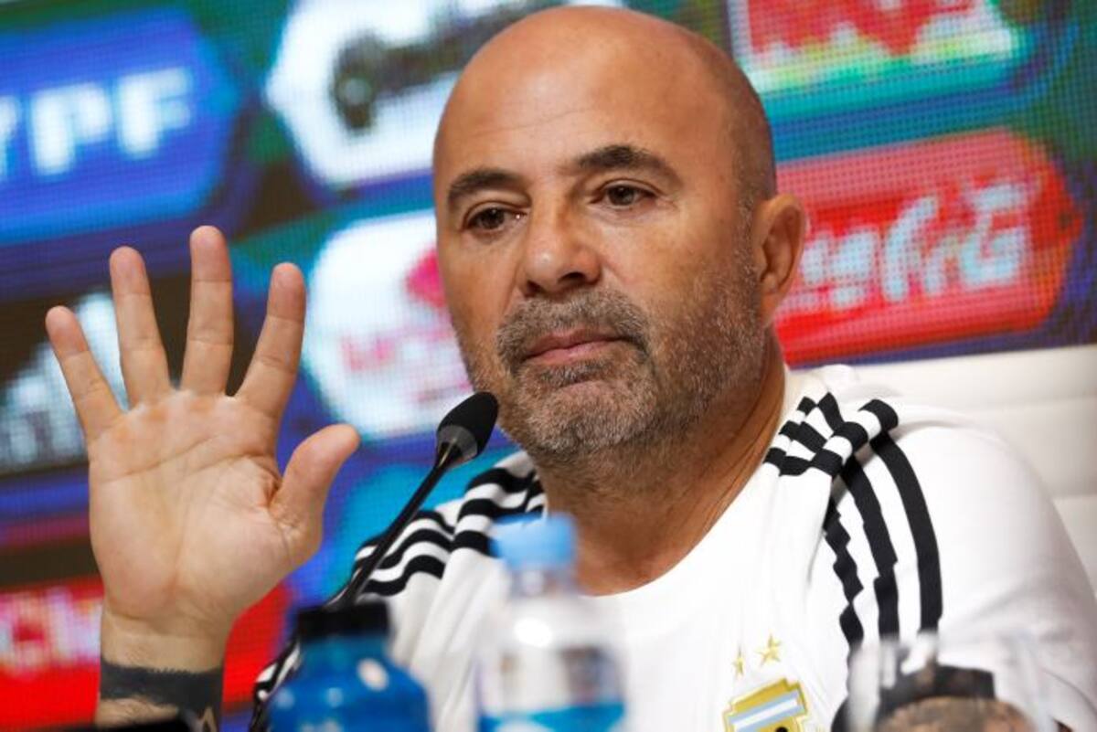 El técnico dice adiós luego de una actuación muy floja en el Mundial de Rusia. EFE