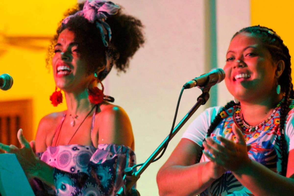 Delly Delanois y Juleisy Contreras, coristas.