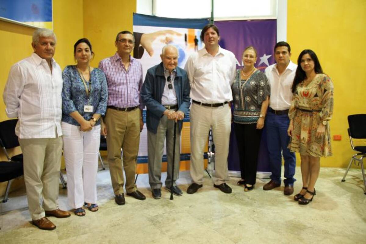 Sergio Espinosa, María Claudia Gedeón, Alfonso Díaz, Alberto Araújo Merlano; el director ejecutivo de LAN Colombia, Hernán Pasman; María Cristina Pimiento, Irvis Pérez y Claudia Pérez. ZENIA VALDELAMAR-EL UNIVERSAL
