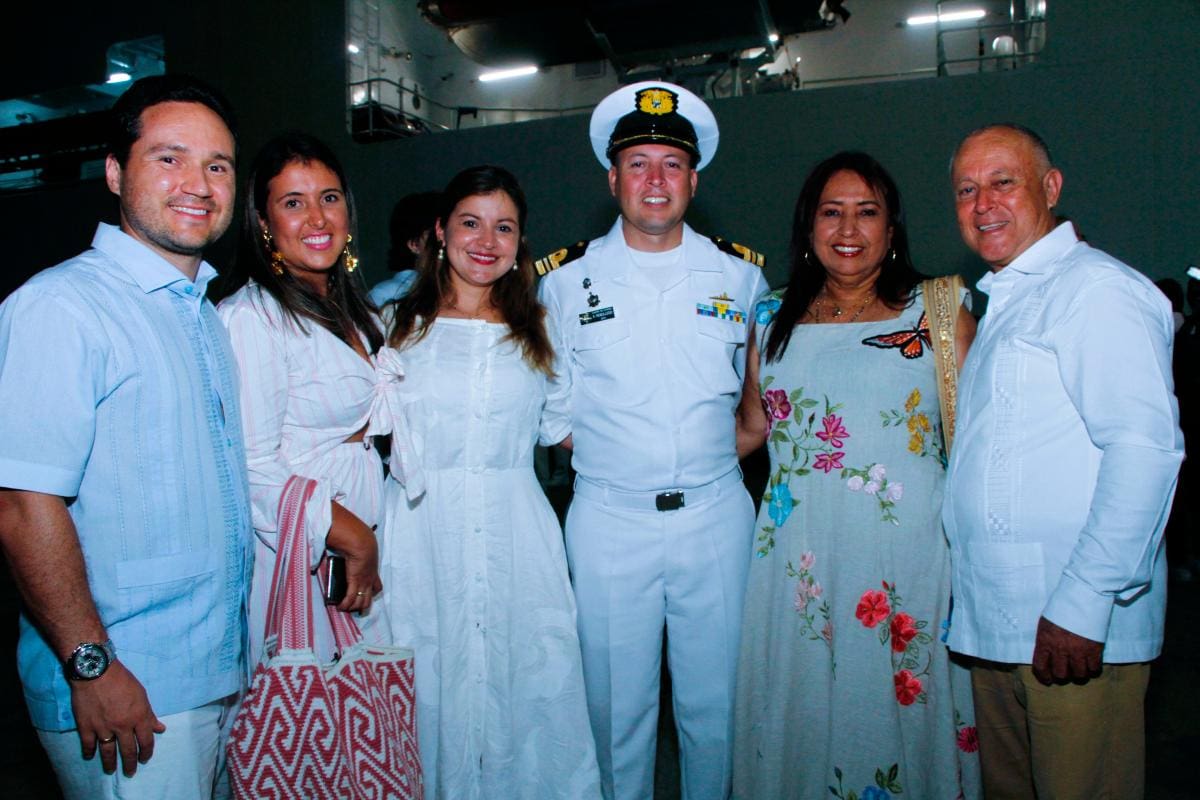 Orlando Idárraga, Guissela Rebolledo, Carolina Santofinio, capitán Alberto José Rebolledo, Elvia Lozano y Alberto Rebolledo.