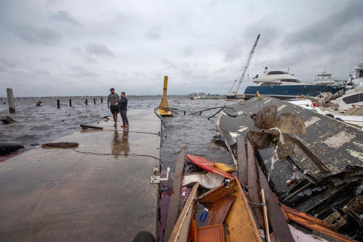 Vista de los daños causados por el huracán Ian en Fort Myers, Florida, este jueves. //EFE
