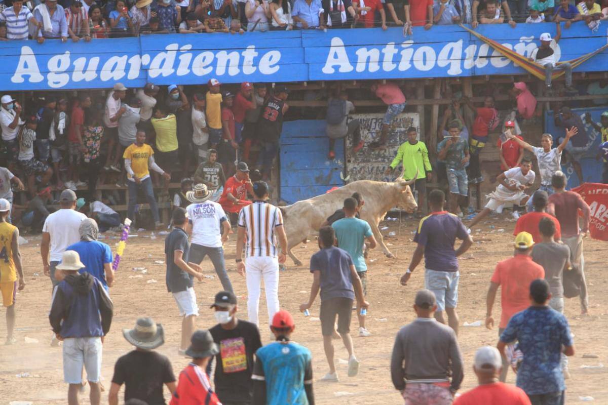 Tarde de corralejas en Arjona. //Julio Castaño- El Universal.