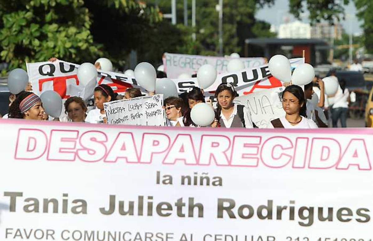 Estudiantes y padres de familia acudieron ayer en masa a una marcha que pide el regreso pronto de Tania Rodríguez. El 16 de novi-mebre pasado se hizo una marcha similar en Blas de Lezo, donde muchos de los participantes expresaron su solidaridad con relación a este hecho que consideran puede ocurrirle a cualquier familia. AROLDO MESTRE - EL UNIVERSAL