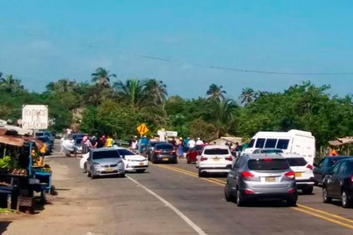 Habitantes de Lomita Arena bloquean Vía del Mar