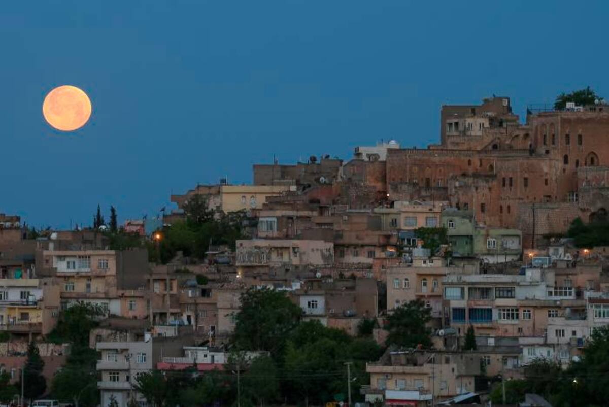Así se ve el eclipse lunar desde Turquía. // AP