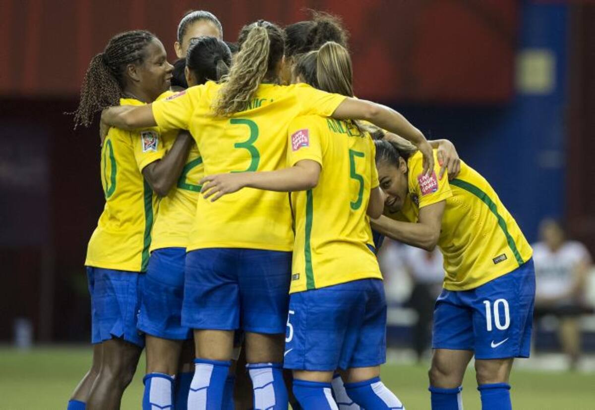 Las jugadoras de Brasil celebrando uno de los tantos del encuentro. AFP NICHOLAS KAMM