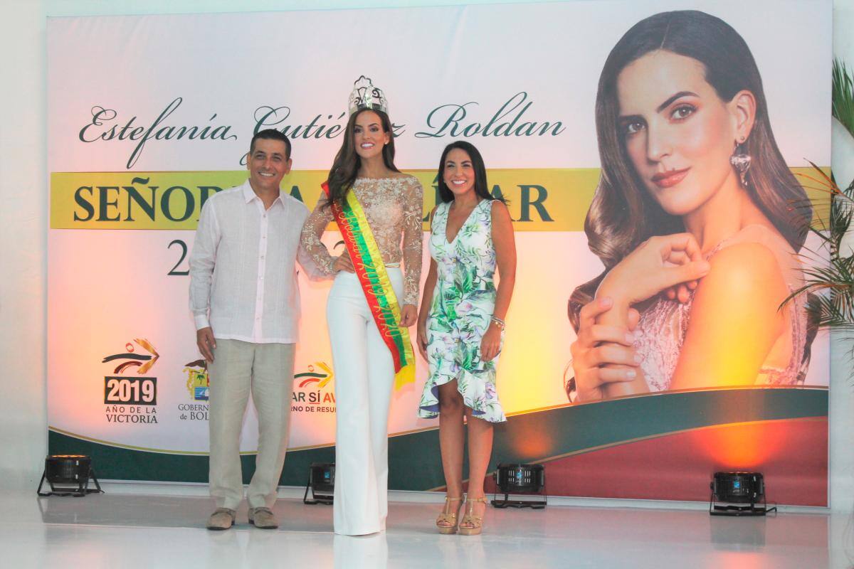 Estefanía Gutiérrez Roldán recibió ayer de manos del gobernador, Dumek Turbay, el decreto, la banda y la corona que la acreditan como la representante de Bolívar al CNB.