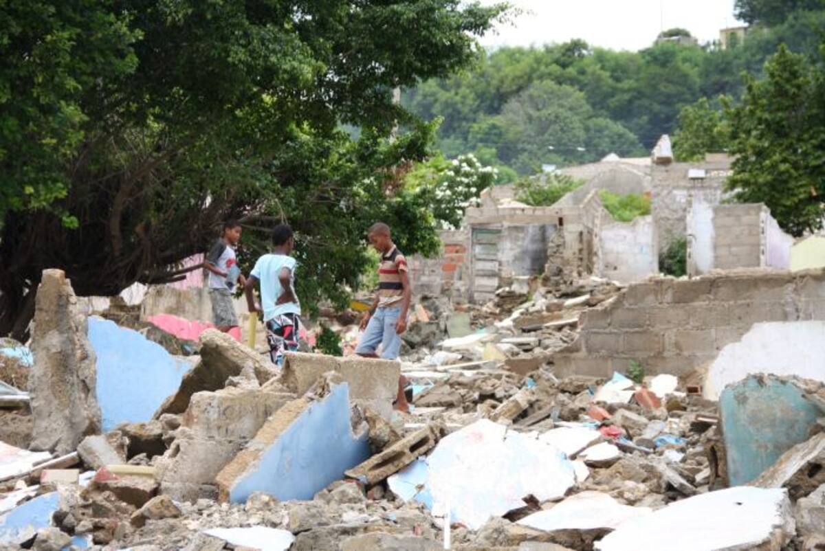 En octubre del 2011, una falla geológica tumbó 2.400 casas en el sector Las Lomas del barrio San Francisco. Seis años después, un juez condena a la Nación y al Distrito para indemnizar a los damnificados. Archivo