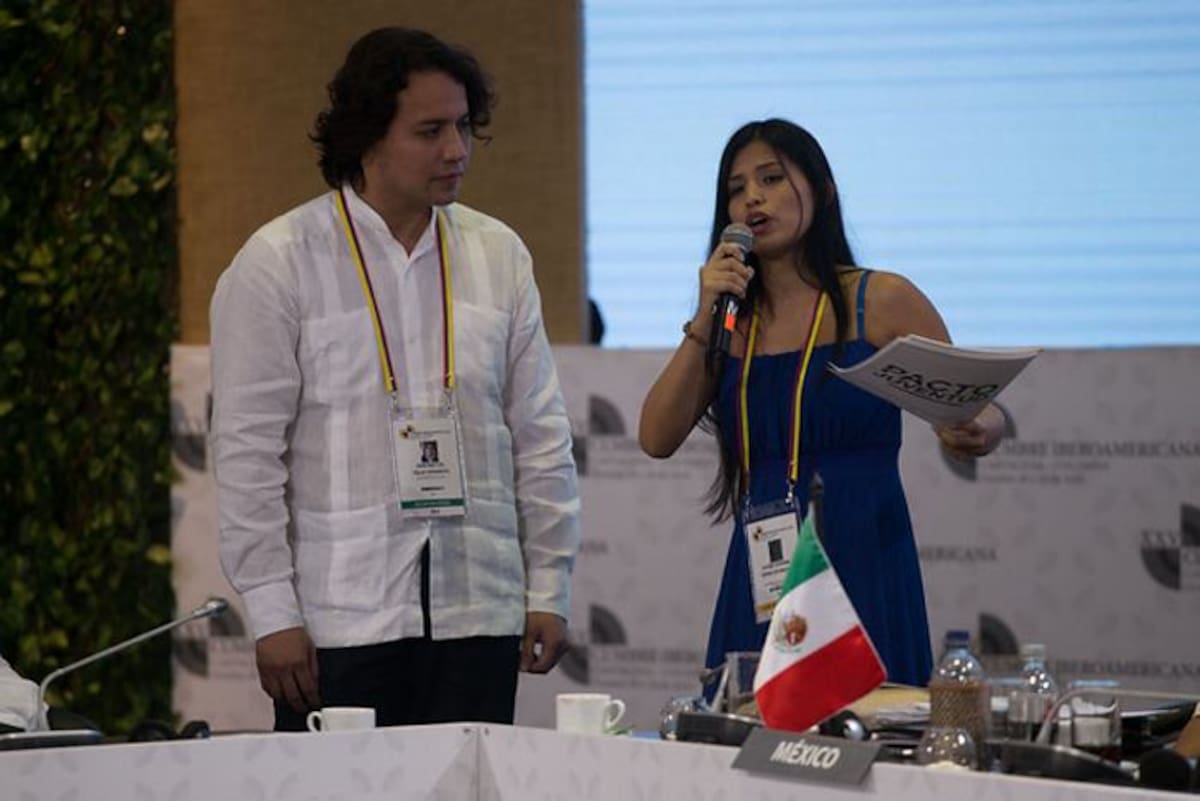 Max Trejo Cervantes, secretario General de la Organización Internacional de Juventud, y Coraima Torres, de Ecuador, quien también hace parte de la entidad. //Colprensa.