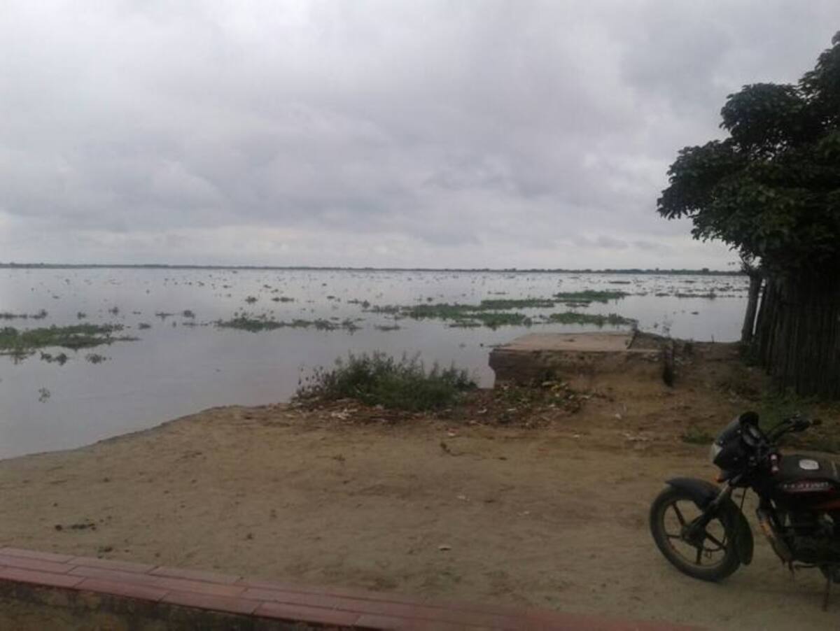 El río Magdalena amenaza a Tacamocho. Primero, las fuertes corrientes erosionan cada vez más la margen derecha; además los niveles de las aguas aumentan diariamente y este se puede desbordar.