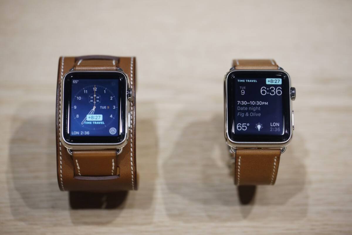 Apple Watch con bandas de cuero de la marca Hermes. AFP Stephen Lam