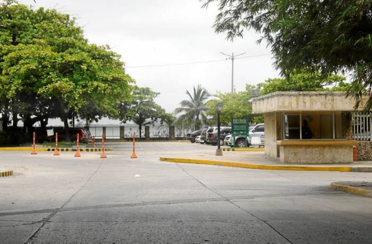 Área predial en disputa, en la margen derecha de la Avenida Amirante Brion, en El Laguito. KAILLINE GIRALDO-EL UNIVERSAL