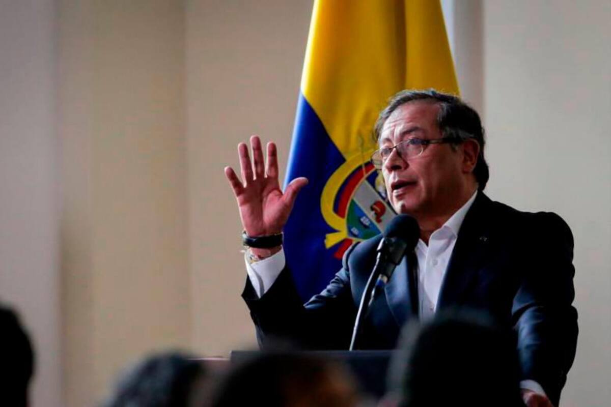Petro no se guardó nada y pidió renuncia de su gabinete ministerial