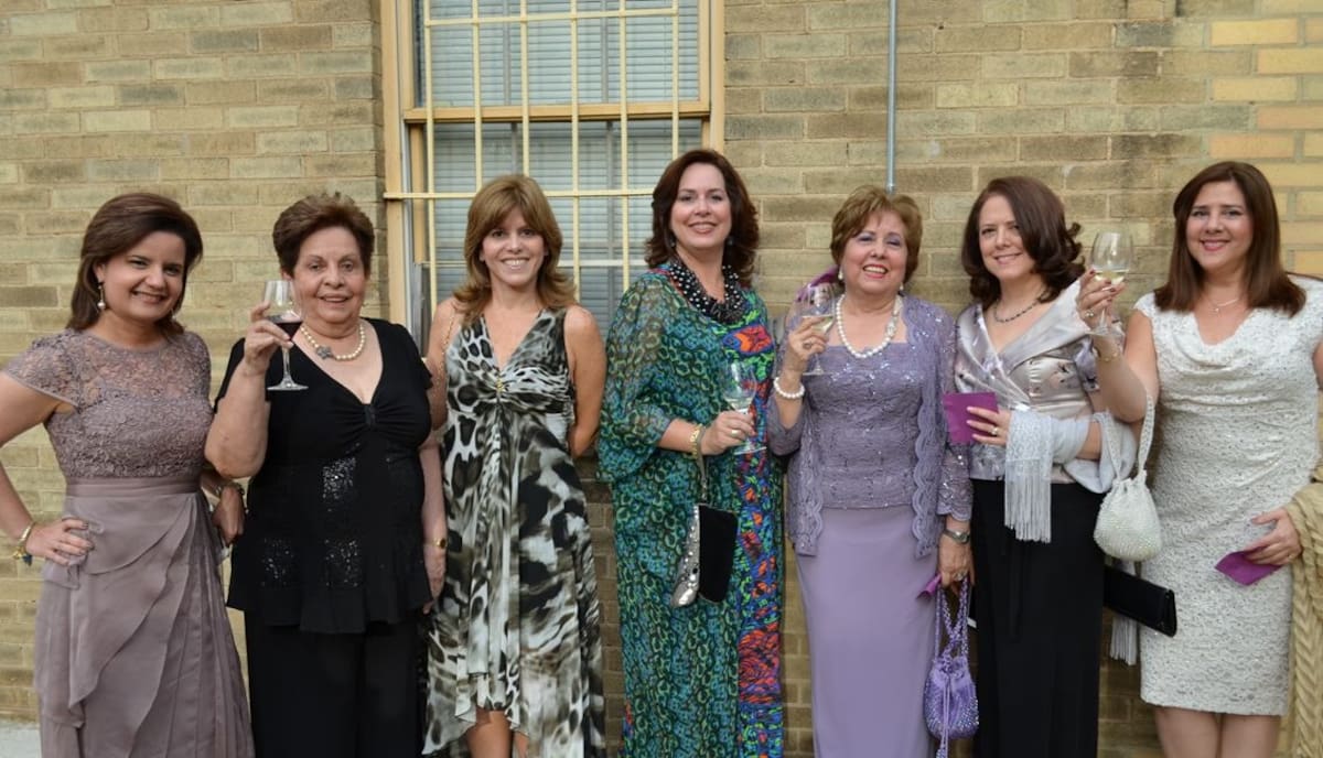 Lyda Juliao, Vilma Vélez de Gómez, Carolina Gómez de Navarro, Vilma Gómez de Villadiego, Alicia de Ardila, Alicia Eugenia Ardila yMarta Ardila.