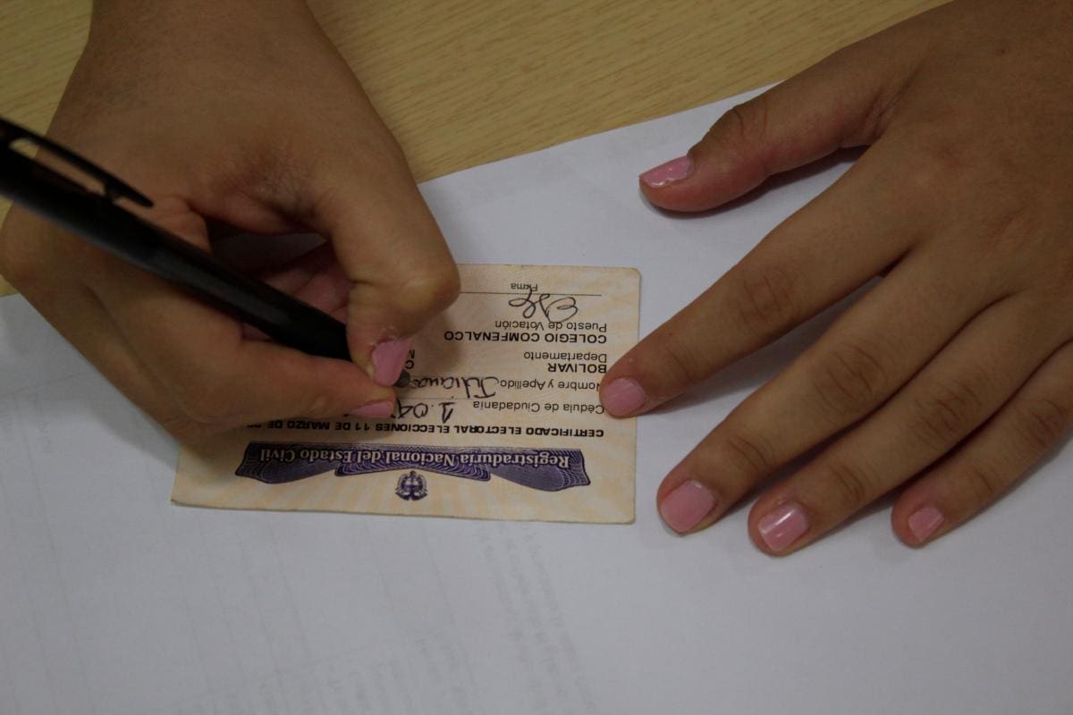 Después de votar, no bote el certificado electoral