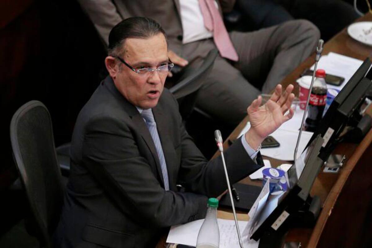 Renuncia de Efraín Cepeda a presidencia del Partido Conservador no fue aceptada