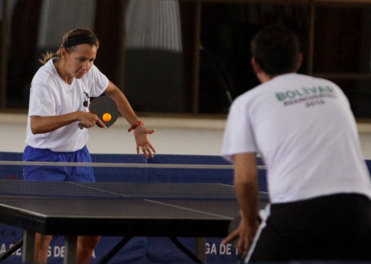 Reencuentro de jugadores de tenis de mesa. CLAUDIA FORTICH