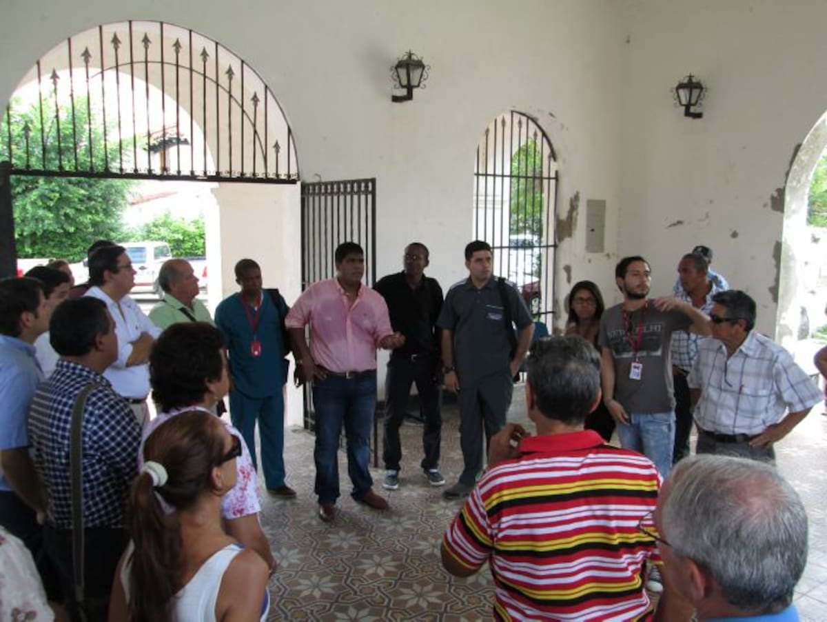 Ediles de la Localidad 1 y funcionarios de la Administración Distrital evaluaron las condiciones en que se encuentra el cementerio. PEDRO TORRES, GENTE BAHÍA - EL UNIVERSAL