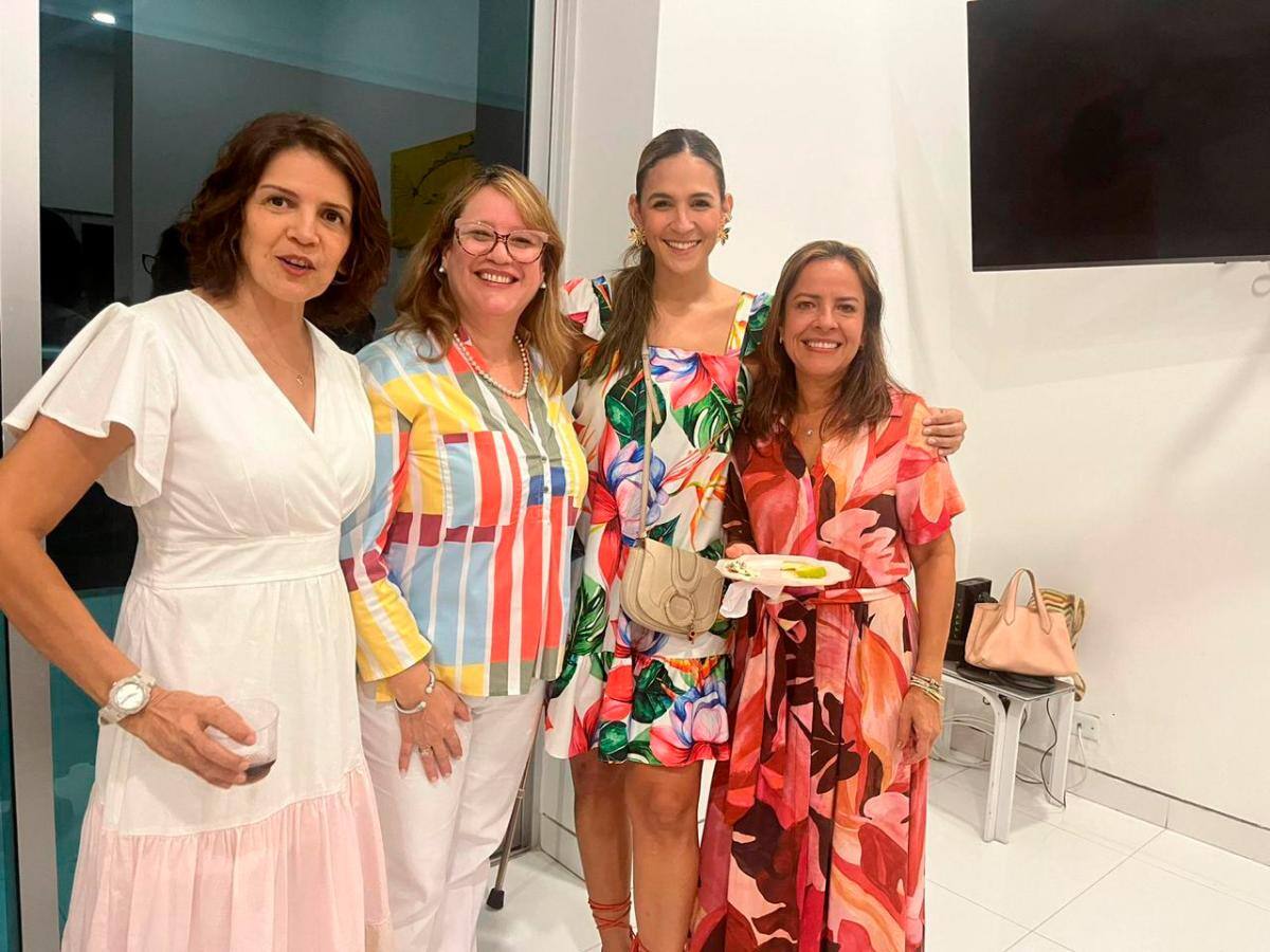 Roxana Pavón, Patricia Castro, Laura Bustamante y Alexandra Avilez.