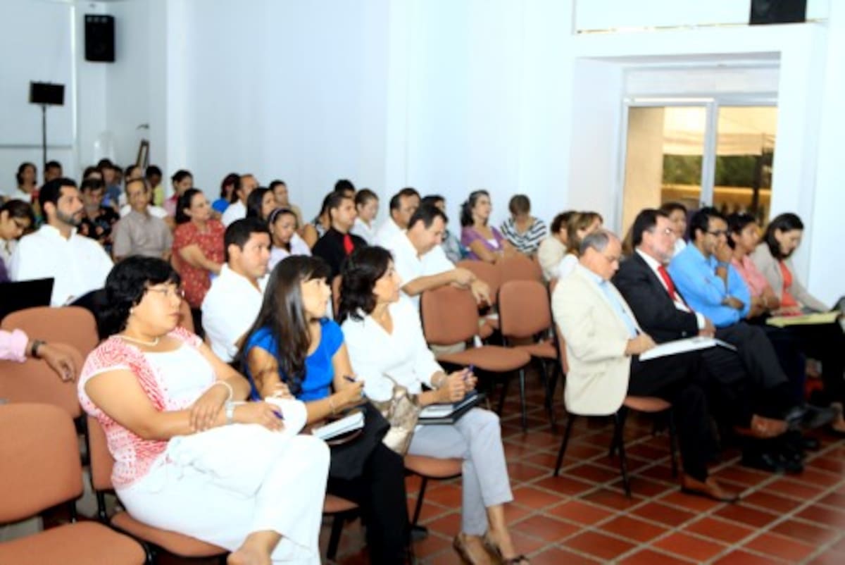 Asistentes al Foro sobre Cartagena. JULIO CASTAÑO - EL UNIVERSAL -