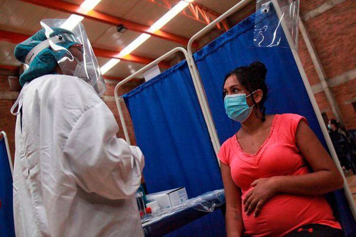 Mujeres lactantes que hayan sido vacunadas no deben suspender la lactancia