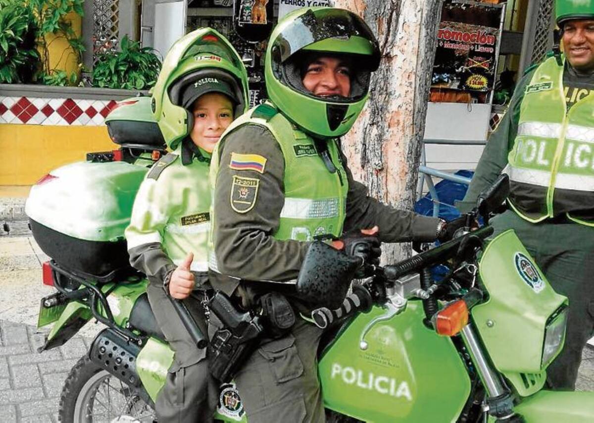 La Policía en Cartagena, en especial el grupo de Infancia y Adolescencia de esa institución, ayudó a cumplir el sueño del Dylan. AROLDO MESTRE - EL UNIVERSAL