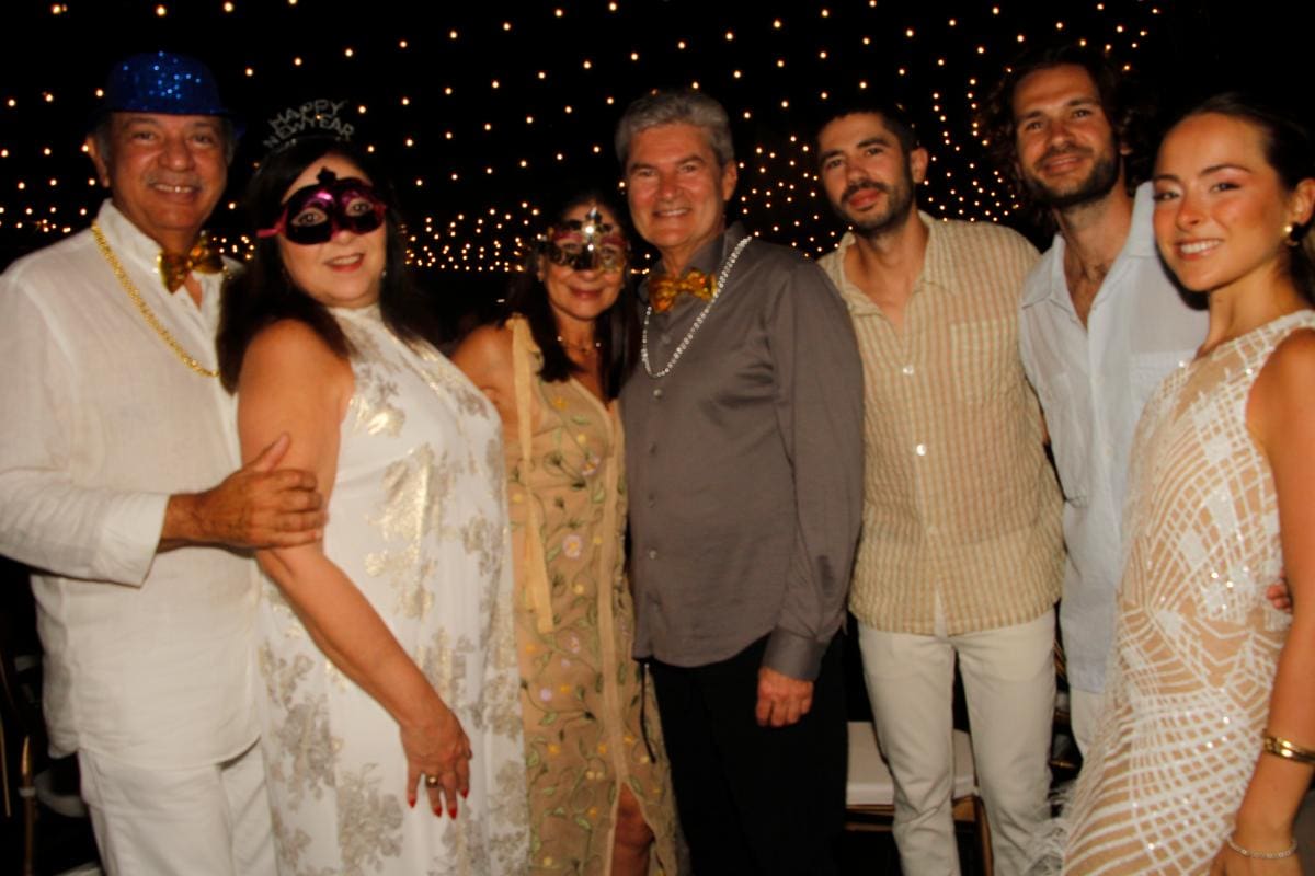 Ramón Mendez, Rocio Faciolince, María Elvira Faciolince, José Antonio Villegas, Fernando Villegas, José Villegas y Natalia Piñeros.