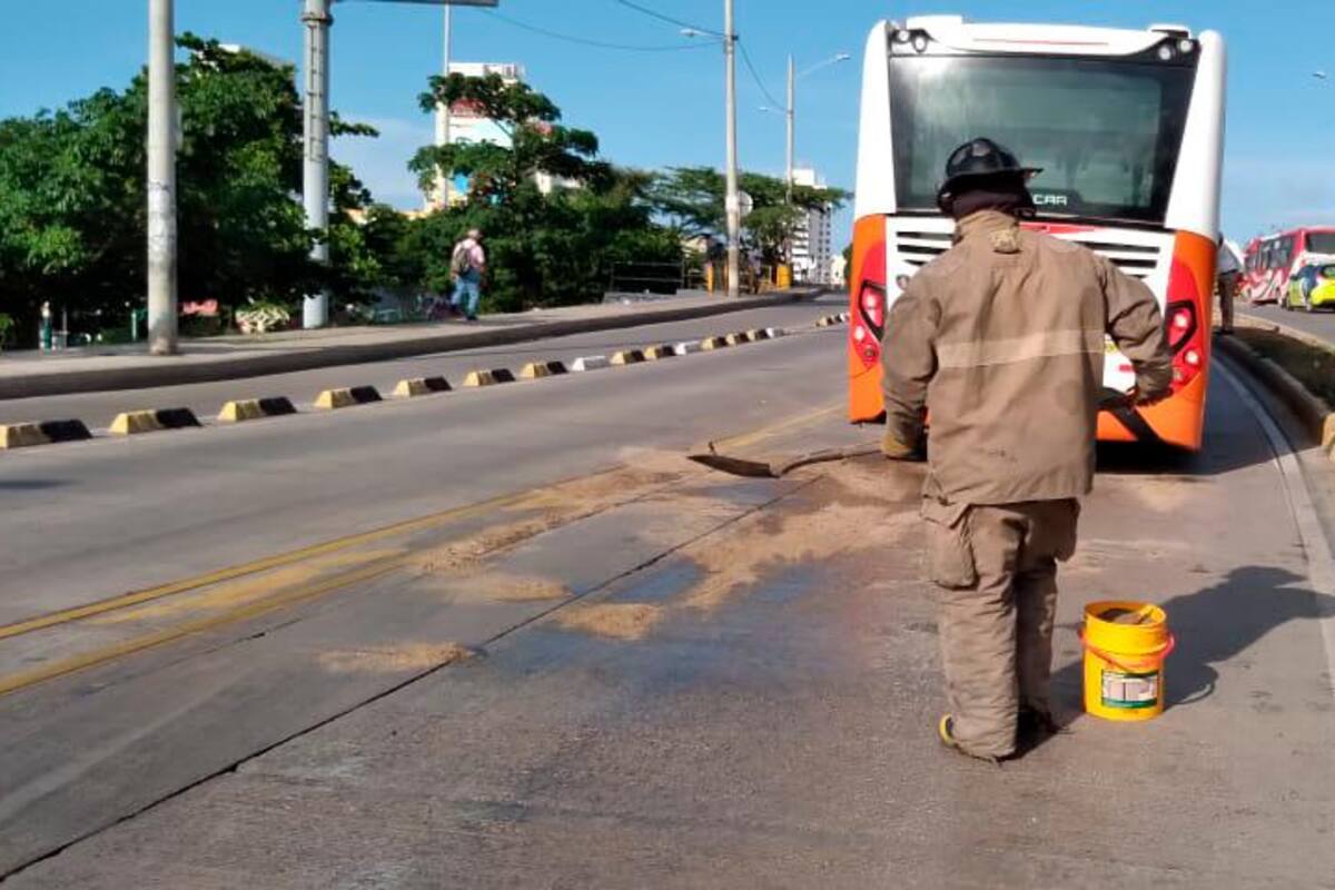 Bus de Transcaribe sufre avería en su recorrido al Centro
