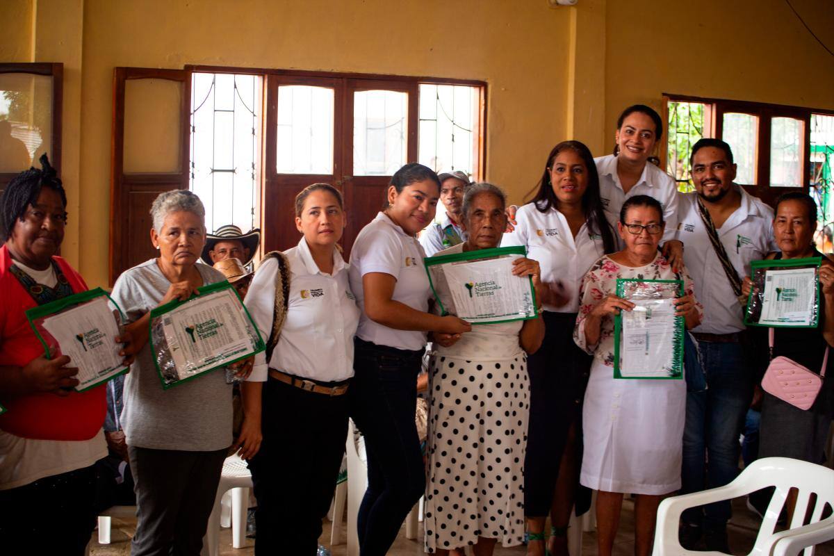 Entregan títulos de propiedad rural a familias campesinas de San Jacinto